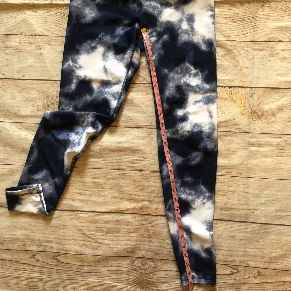 Old Navy PowerSoft Leggings - Picture 4 of 7